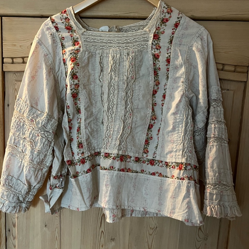 Magnolia pearl Top